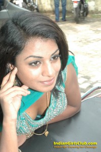 Indian Girls Cleavage 1