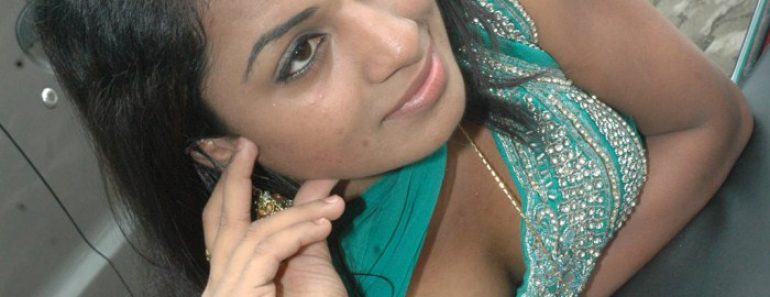 Indian Girls Cleavage 3