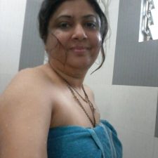 Indian Bhabhi Getting Naked Bedroom Pics 7