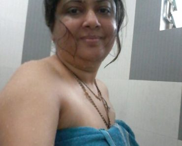 Indian Bhabhi Getting Naked Bedroom Pics 7
