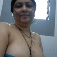 Indian Bhabhi Getting Naked Bedroom Pics 8
