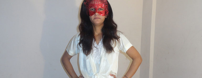 Hot Indian Bhabhi Reenu Getting Nude