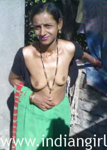 Indian Aunty Outdoor Nude Photos