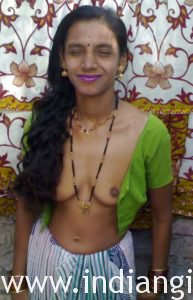 Indian Aunty Outdoor Nude Photos