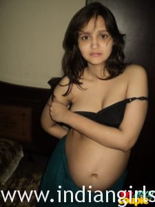 Pregnant Indian Bhabhi Sonia Nude Photos
