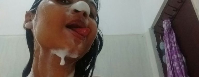 Juicy Indian Sex Babe Pressing Her Natural Tits