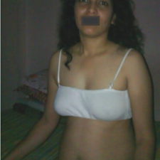 Real Amateur Indian Aunty Showing Big Juicy Boobs