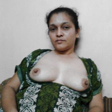 Real Amateur Indian Aunty Showing Big Juicy Boobs