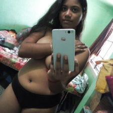 Big Boob Housewife From Bihar Taking Her Nude Photos