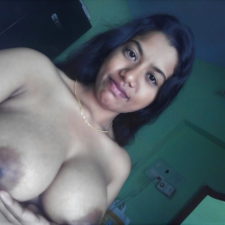 Big Boob Housewife From Bihar Taking Her Nude Photos