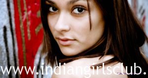 Indian XXX Model Jassi Stripping Naked Outdoor Porn Photos