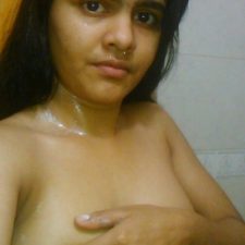 Exotic Indian Teen Filmed Herself Naked Taking Shower