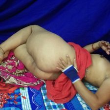 Mature Horny Bhabhi Fondling Big Boobs Masturbating