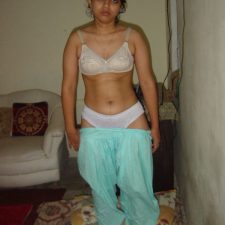 Sexy Figure Indian College Girl Captured Naked