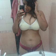 Sexy Tamil College Girl Urmila Taking Nude Pics