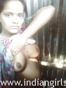 Indian Village Teen Showing Big Boob Outdoor