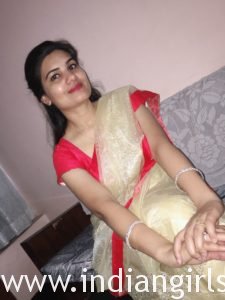 Desi Hot Bhabhi Sonali Nude Selfie