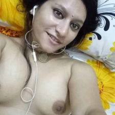 Horny Big Boobs Indian Bhabhi Taking Nude Pics