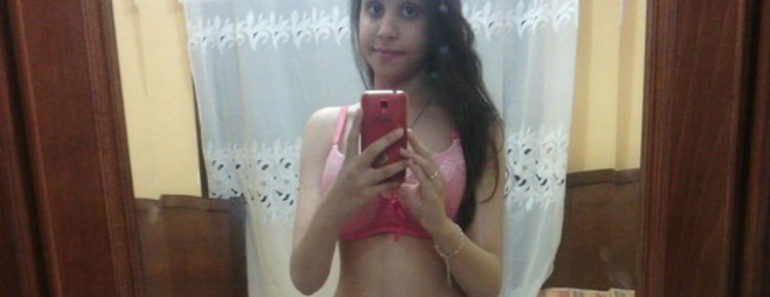 XXX Indian School Girl Nude Bedroom Selfie