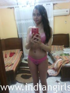 XXX Indian School Girl Nude Bedroom Selfie