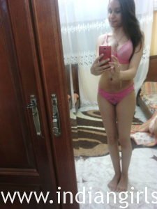 XXX Indian School Girl Nude Bedroom Selfie