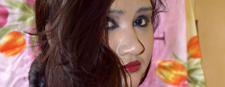 Horny Indian Bhabhi Simran Looking For Big Desi Cock