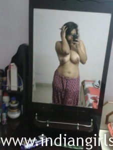 Big Boob Hot Desi Babe Anushka Taking Her Nude Photos