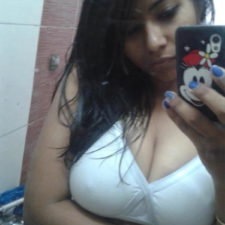 Big Boob Hot Desi Babe Anushka Taking Her Nude Photos