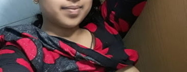 Erotic Indian Young Bhabhi Big Boob Show In Bathroom
