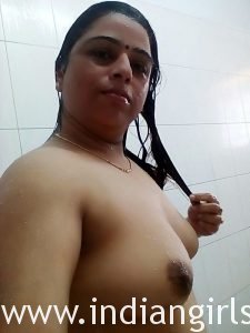 Desi Big Boob Bhabhi Anjali Bathroom Nude Photos