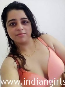 Desi Big Boob Bhabhi Anjali Bathroom Nude Photos
