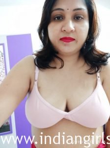 Big Boob Desi MILF Aunty Urvashi Bathroom Nudes