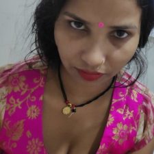 Indian Village Bhabhi Exposing Hairy Pussy