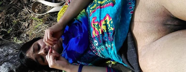 Pretty Indian School Girl Outdoor Sex Video and Photos