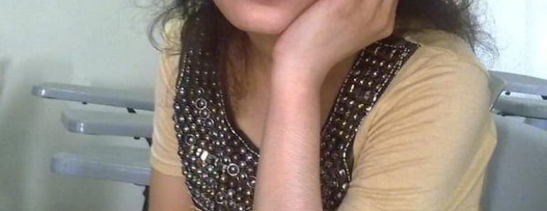 Hot Indian Cute Girl Undressing Naked Body Showing To Lover