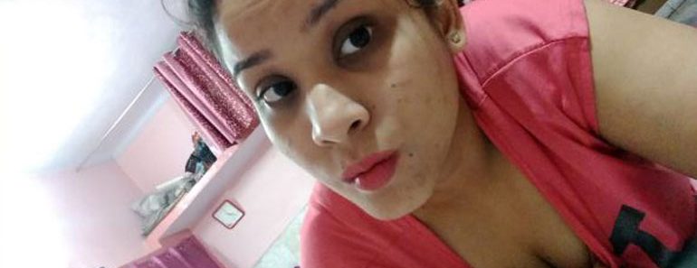 Young Desi Indian Bhabhi Nude Giving Blowjob