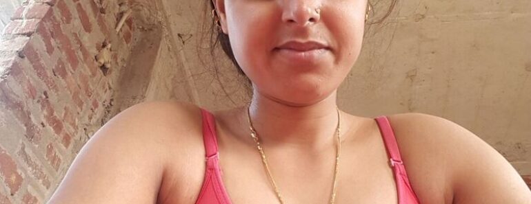 Desi Village Bhabhi Nude Showing Shaved Indian Pussy