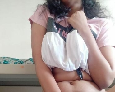 Hot Desi Wife Has Sex With Neighbour