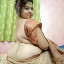 Mature Indian MILF Bhabhi Outdoor Sex