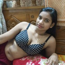 Tight Desi Bengali Bhabhi Pussy With Juicy Boobs