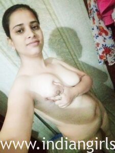 Hot Desi Aunty Revealing Her Hairy Indian Pussy