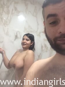 Pakistani Couple Sex Horny Housewife Mehak In Bathroom
