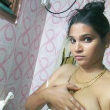 Hindi Sex Photos Sexy Desi College Girl In Bathroom