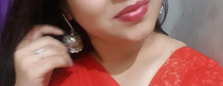 Mature Married Indian Homemaker In Red Sari Nude Show