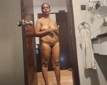 Mature Indian MILF Bhabhi Exposed Naked MMS