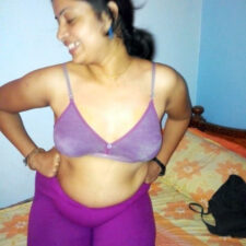 Real Life Indian Desi Cute Bhabhi Nude With Husband MMS