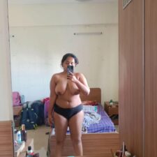 Big Boobs Indian Aunty Taking Nude Selfie