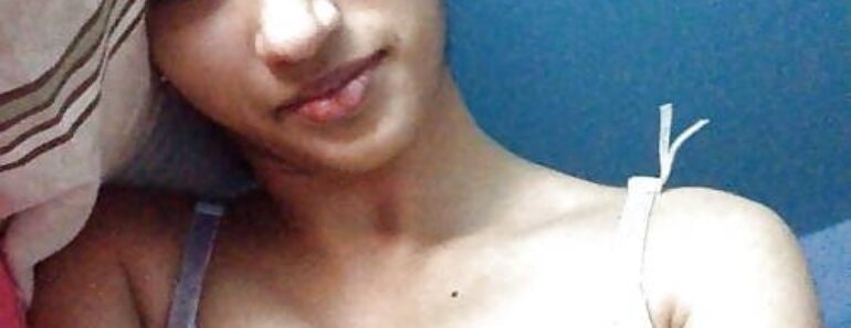 Real Indian College Girl Seductive Nudes