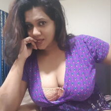 Big Boobs Hot Indian MILF Pooja Bhabhi