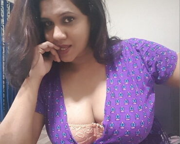 Big Boobs Hot Indian MILF Pooja Bhabhi